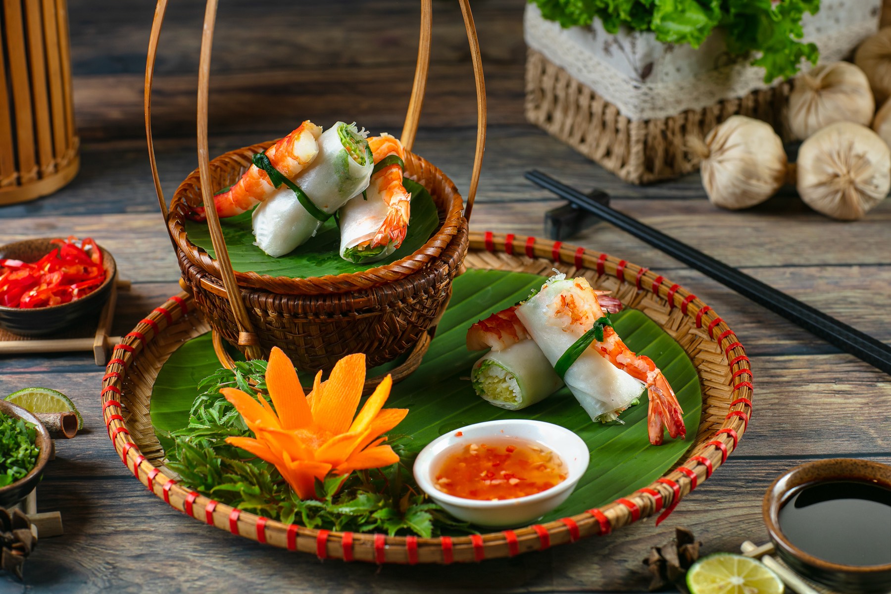 Fresh spring rolls with prawn and pork